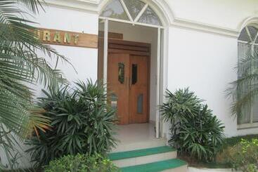 Hotel Paray Village County