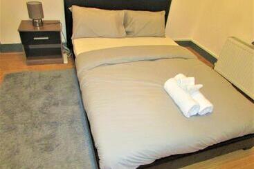 פנסיון Home Away From Home