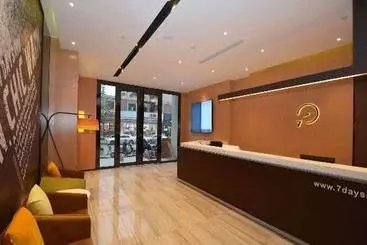 هتل Iu  Zhengzhou Lvcheng Square Subway Station Branch