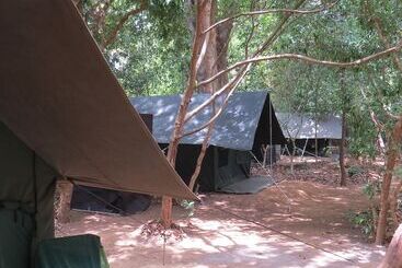 בית מלון כפרי Ruhunu Safari Camping Udawalawe