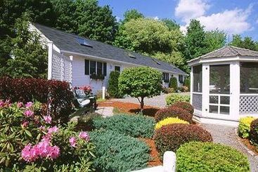 Country Garden Inn & Motel