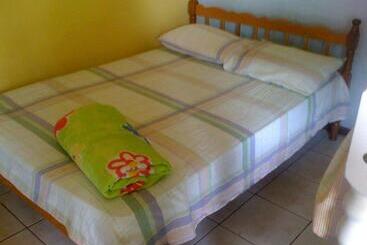 Hostel Pousada E Lanchonete Crisar