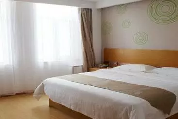 Hotelli Greentree Inn Jinan Licheng District Fenghuang Road High Speed Railway East Station Express