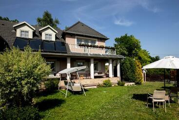 ペンション Miniúr Udvarház