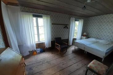 Frägsta Hälsingegård B&b