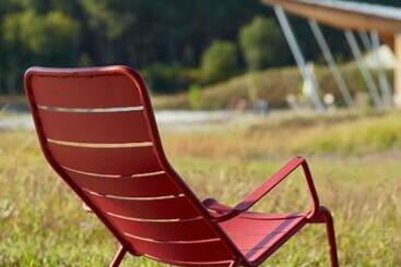 Отель Les échasses Golf & Surf Eco Lodge