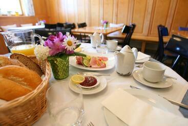 Пансион Landgasthof Zum Alten Weinstock