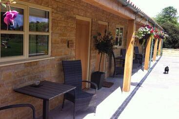 مبيت وإفطار The Cholmeley Arms