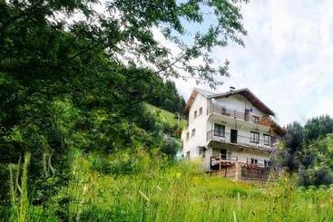 Пансион Kuma Lissa Guest House