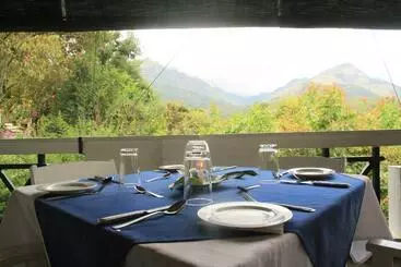 Hotelli River Garden Resort