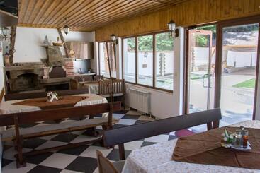 Pensjonat ивелия къща за гости