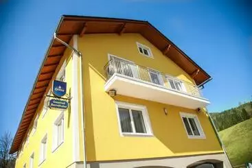 Alberg Gasthof   Restaurant Bernthaler