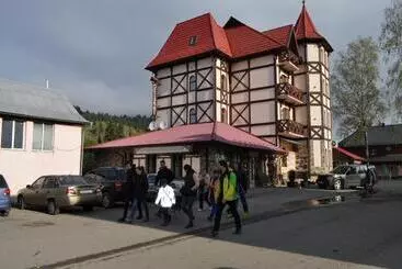 Retkeilymaja Oksamit Resort