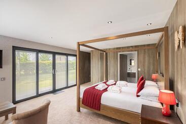 בית מלון כפרי The Kilnwick Percy Resort And Golf Club