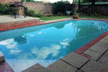 ペンション Dekat Self Catering