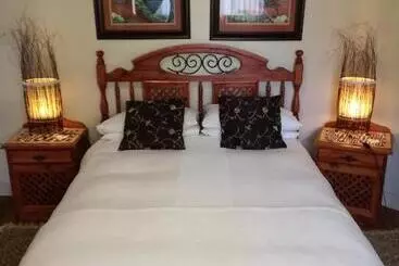 Majatalo Dekat Self Catering