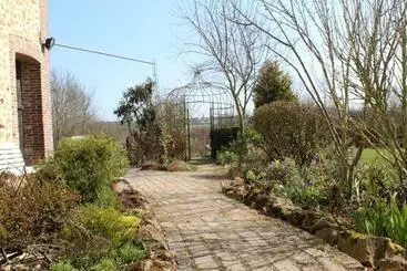 Bed and Breakfast Au Jardin Des Violettes
