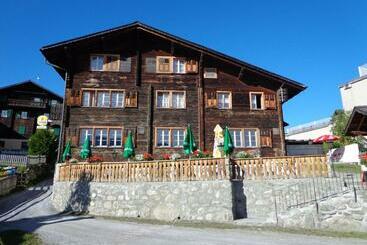 ペンション Gasthof Surselva