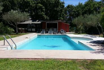 ベッドアンドブレックファースト Le Mas Des Oliviers