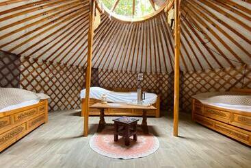 צימר Les Yourtes Du Béarn   Domaine Des Deux Clos