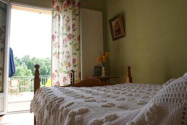 مبيت وإفطار Maison D'hotes Du Vert Vallon