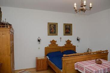 膳宿费 Zengőalja Vendégház