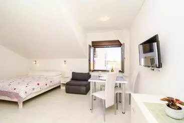 Cina Apartments