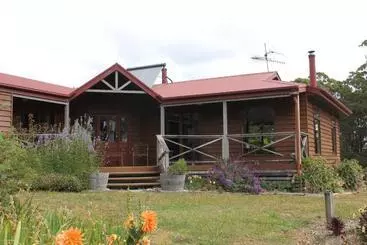 Eagle's Roost Farmstay B&b