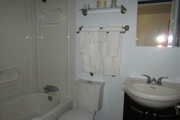 Nisutlin Trading Post Motel