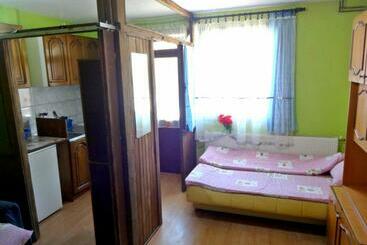 بنسيون Stan Na Dan Foča