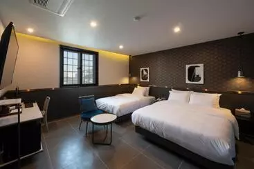 Brown Dot Hotel Gupo