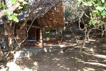 Hotel Nhanombe Lodge