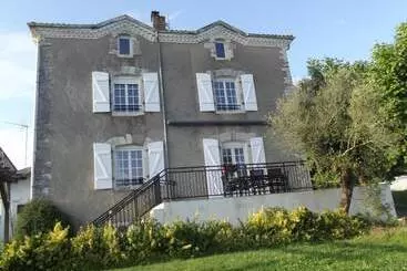 Aamiaismajoitus (B&B) Chambres D Hôtes De Poumatan