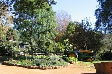 בית מלון כפרי Oaks Lifestyle Farm & Holiday Resort