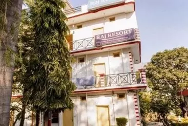 Hotel Raj Resort
