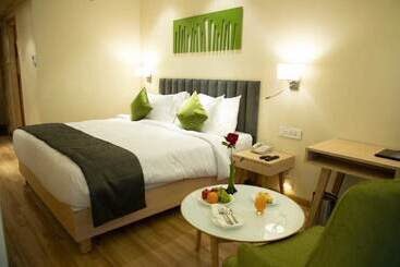 Hotel Regenta Central Harsha Vapi