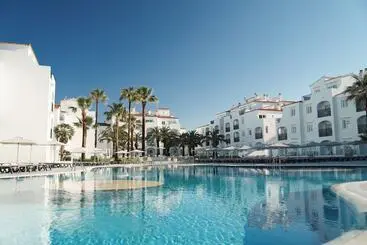 Aparthotel Fergus Style Carema Beach