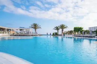 Huoneistohotelli Fergus Style Carema Beach