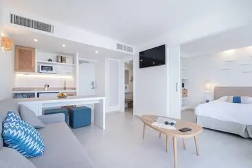 Aparthotel Fergus Style Carema Beach