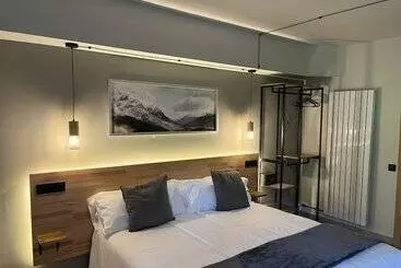 Отель Els Encantats