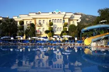 בית מלון כפרי Yel Holiday Resort All Inclusive