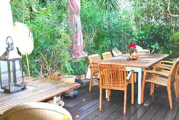 Отель Levon Accommodation