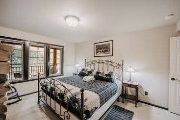 茅舍 89gs   Hot Tub   Pets Ok   Wifi   Sleeps 4