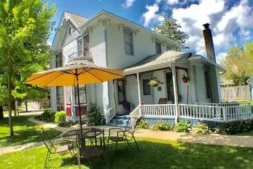 Taylor Made Bed And Breakfast