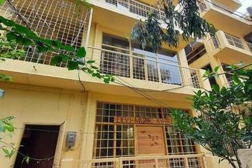 تختخواب و صبحانه Devi Music Ashram