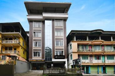 هتل Super Townhouse Oak Saramsa Garden