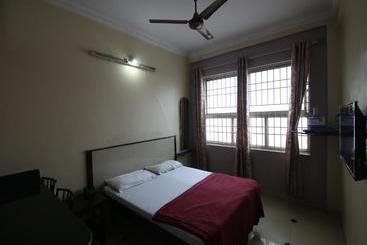 בית מלון כפרי Royal Regency Lodge