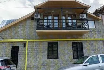 پانسیون Shera