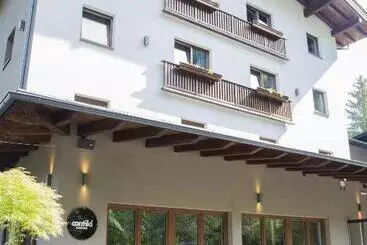 ホテル Contiki Haus Schöneck