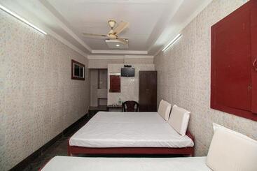 Hotel Lawrence Lodge